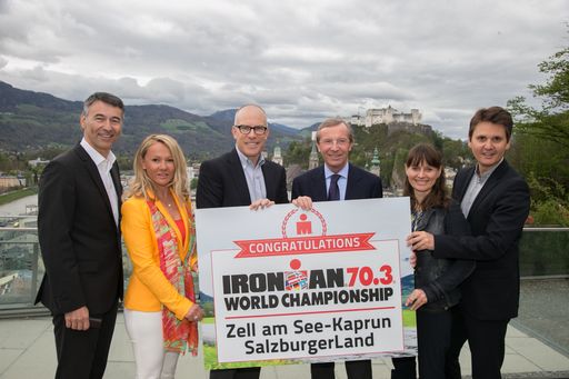 v.l.n.r.: Thomas Dieckhoff (CEO IRONMAN Europa
), Mag. Renate Ecker (Geschäftsführung Zell am See-Kaprun
Tourismus), Andrew Messick (Global CEO IRONMAN), Dr. Wilfried
Haslauer (Landeshauptmann Salzburg), Mag. Martina Berhold
(Sport-Landesrätin Salzburg) und Andreas Winkelhofer
(Marketingleitung SalzburgerLand Tourismus)