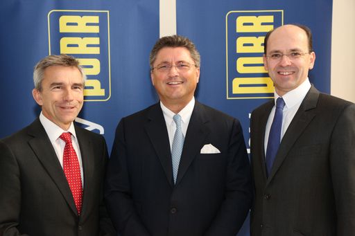 http://www.apa-fotoservice.at/galerie/5215 Im Bild
v.l.n.r.: Dipl. Ing. Hans Wenkenbach COO, Generaldirektor Ing.
Karl-Heinz Strauss MBA CEO und MMag. Christian B. Maier CFO