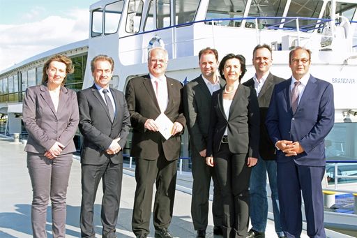  Die diesjährigen Kremser Tourismusgespräche
fanden auf der MS Austria der Brandner Schifffahrt statt