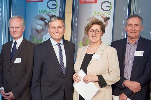 http://www.apa-fotoservice.at/galerie/5117 v.l.n.r.
Dr. Martin Gleitsmann, Abteilung für Sozialpolitik und Gesundheit,
WKO, BM Alois Stöger, Bundesministerium für Gesundheit, Dr. Brigitte
Ettl, Ärztliche Direktorin, KH Hietzing und Univ.-Prof. Dr. Jürgen
Pelikan, Key Researcher, Ludwig Boltzmann Institut Health Promotion
Research