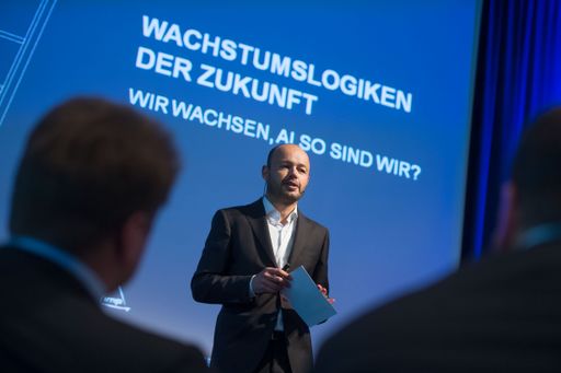  Ankündigung: "Wachstumslogiken der Zukunft" 6. Mai
2014 in Wien.