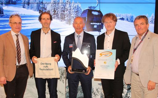 Vorschau Bild von Testsieger der Wintersaison 2013/14: Bergbahnen
Flachau Südtirol oberster Seilbahner Siegfried Pichler, GF Andreas
Toferer von Sponsor Toferer Textil, GF Ernst Brandstätter von den
Bergbahnen Flachau, GF Robert Vockenhuber von Sponsor Carvatech und
Leo Jeker.