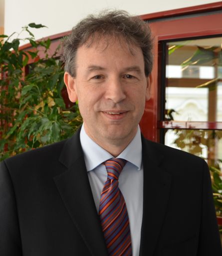 Vorschau Bild von DI Renato Eggner ist ab Juni 2014 neben Christine
Scharinger zweiter Geschäftsführer der Raiffeisen-Leasing
Fuhrparkmanagement GmbH.