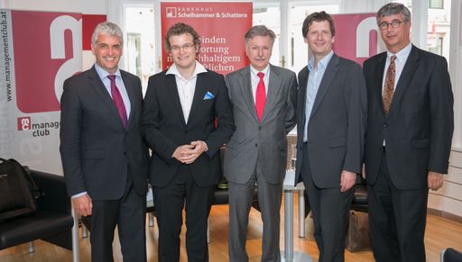  http://www.apa-fotoservice.at/galerie/5304 Bild
v.l.n.r.: Dr. Friedhelm Boschert, (Oikocredit, Vorstandsmitglied),
Lukas Sustala (Der Standard, Ressort Wirtschaft), Mag. Michael
Martinek (Schelhammer & Schattera, Vorstandsvorsitzender), Christoph
Schweifer (Caritas, GS internationale Projekte), Mag. Gerhard
Starsich (mc-Präsident).