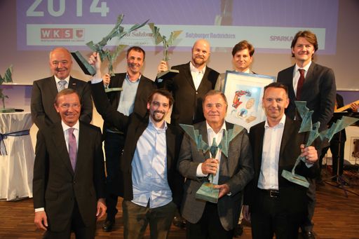 Vorschau Bild von Verleihung Salzburger Wirtschaftspreis. Im Bild
vorne v.l. LH Wilfried Haslauer, Preisträger Marius Donhauser
(Hotelkti GmbH), Kom. Rat Hubert Palfinger, Palfinger CEO Herbert
Ortner,.hinten v.l. WK Präs. Konrad Steindl, Preisträger Heinz
Deutschmann (Medphoton), Preisträger Albert Schmidbauer (Biogena),
Maximilian Dasch (Salzburger Nachrichten), Gerald Fleischmann
(Salzburger Sparkasse)