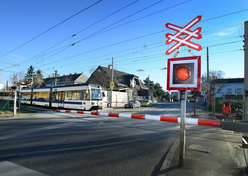 Am 5. Mai wird die Haltestelle Inzersdorf an die
Purkytgasse verlegt.