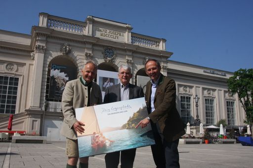  Präsentation der Kultur- und Naturangebote bei
der heutigen Salzburger Sommerpressekonferenz im Museumsquartier in
Wien. v.l.n.r.: Mag. Christian Wörister (Ferienregion Nationalpark
Hohe Tauern), Dr. Dieter Bogner (DomQuartier) und Leo Bauernberger,
MBA (Salzburger Land Tourismus)