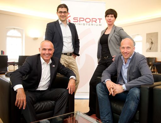 Das neue Sportbüro von Bundesminister Gerald Klug ist ab 1. Mai
komplett: Sophie Lampl verstärkt das Team des Sportministers ebenso
wie Nik Berger.