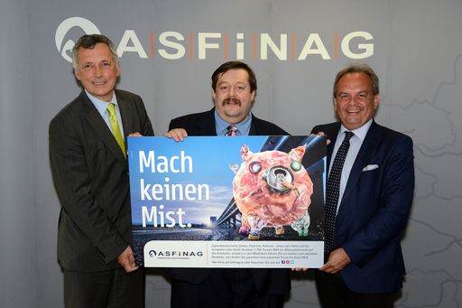 Der bekannte Physiker Werner Gruber (Mitte) mit den
beiden ASFINAG-Geschäftsführern Klaus Fink und Josef Fiala (r.)
unterstützt die neue Kampagne.