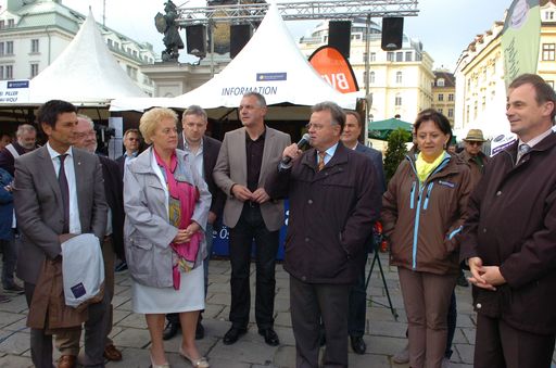 Mit Wein & Kulinarik und touristischen Angeboten
präsentiert sich das Burgenland von 12. bis 14. Mai bereits zum 12.
Mal im Zentrum Wiens.