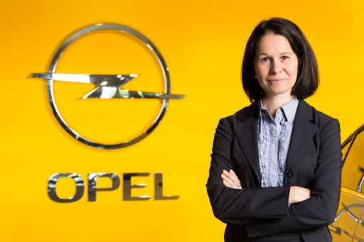  Barbara Schlosser (39) hat per 1. Mai die Führung
des Personalbereichs des Motoren- und Getriebewerks der Opel Wien
GmbH in Wien-Aspern übernommen.