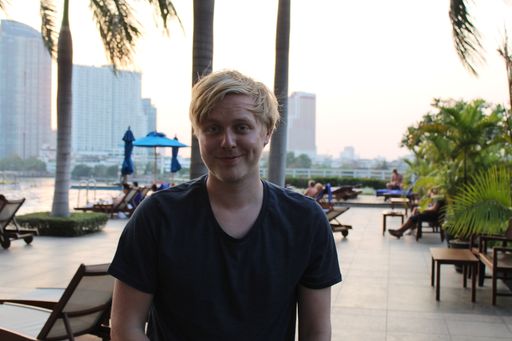 Vorschau Bild von Der Wiener Student Daniel Frick durchforstet jeden Tag das
Internet nach den besten Reise-Schnäppchen Österreichs.