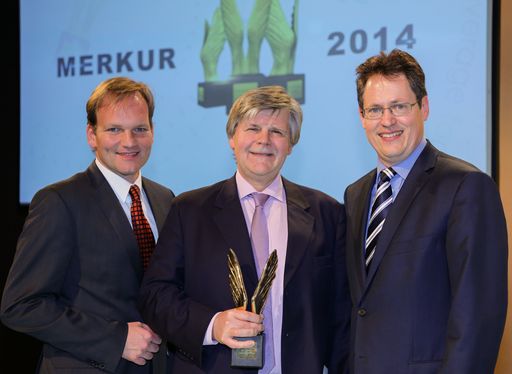 http://www.apa-fotoservice.at/galerie/5314 Bild
v.l.n.r.: Alexander Ipp (Laudator), Dr. Wolfgang Schiketanz
(Preisträger), Dr. Rainer Trefelik (Präsident des Fonds der Wiener
Kaufmannschaft)