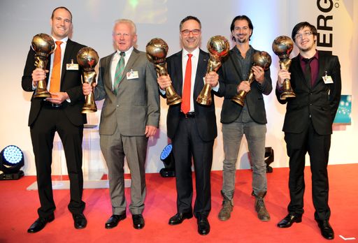 Alle Sieger 2014 - Feuer: DI (FH) Sebastian Köck
(RIKA Innovative Ofenttechnik GmbH); Wasser: GF Johannes Rainer
(RAIN-O-TEC Wärme aus Abwasser); Luft: Christof Kastner(KASTNER
GroßhandelsgesmbH); Erde: Silvio Perpmer (Planet Pure Produktions-
und HandelsgmbH); Jugend: Sebastian Buchegger (HTL Hallein)