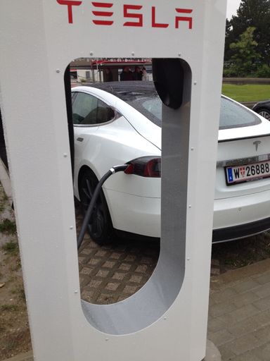 Vorschau Bild von Tesla Supercharger mit Model S
