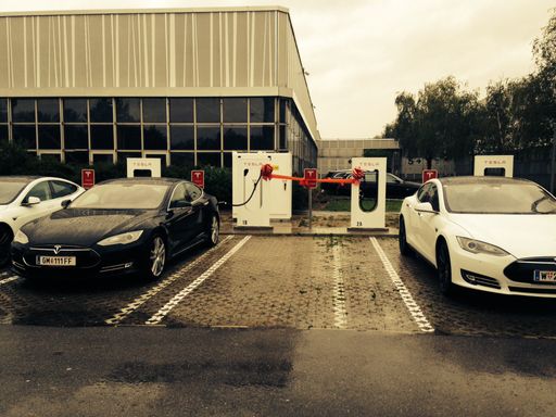 Vorschau Bild von Tesla Supercharger mit Model S