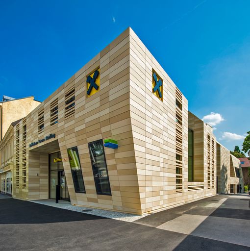 Vorschau Bild von Das neue "Raiffeisen Forum Mödling" in der
Hauptstraße 27-29 beherbergt die neue Zentrale der RRB und die
Filiale Mödling und dient künftig als ein multifunktionales
Veranstaltungszentrum.