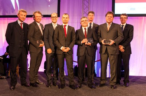  Im Bild v.l.n.r. - Wolfgang Nedomansky
(APA-Finance), Hans Tschuden (Telekom Austria), Peter Schiefer
(Telekom Austria), Peter Felsbach (voestalpine), Herbert
Eibensteiner (voestalpine), Michael Mauritz (Erste Group), Gernot
Mittendorfer (Erste Group), Harald Hagenauer (C.I.R.A.)