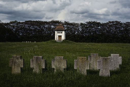 Vorschau Bild von Titel: "War" - Kriegsgefangenenfriedhof Erster
Weltkrieg