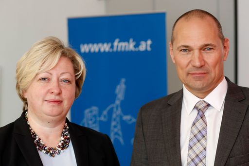  Im Bild v.l.n.r.: Mag. Margit Kropik, GF des FMK
Dr. Rüdiger Köster, Präsident des FMK