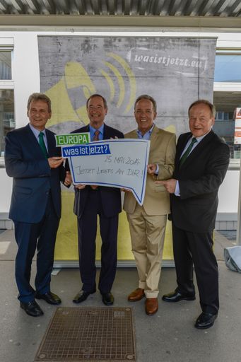 v.l.n.r.: Erich Foglar (Präsident des ÖGB),
Christoph Leitl (Präsident der WKO), Rudi Kaske (Präsident der BAK),
Hermann Schultes (Präsident der LKÖ)