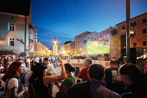 Public Viewing der FUSSBALL WM am Stadtplatz in
Wels
