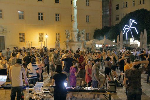  Gehsteigdisco mit DJ Oliver Hangl aus Österreich
und DJ Phillips aus Polen