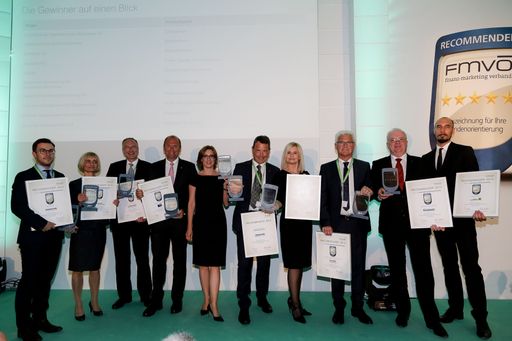 Im Bild v.l.n.r.: Armand Feka,
Kommunikationsabteilung Österreichischer Sparkassenverband; Brigitte
Haider, Leitung Abteilung Privatkunden Oberbank; Manfred Rapf,
Vorstandsdirektor Sparkassen Versicherung; Bernhard Lackner,
Vorstandsdirektor Niederösterreichische Versicherung; Karin Kiedler,
Leitung Marketing Erste Bank; Markus Sattel, Vertriebsdirektor
Salzburger Sparkasse; Sonja Sarközi, Vorstandsmitglied easybank;
Ladislaus Hartl, Vorstandsvorsitzender muki Versicherungsverein auf
Gegenseitigkeit; Erik Venningdorf, Vorstandsdirektor GRAWE; Martin
Kofler, Leitung Marketing, Raiffeisen Bausparkasse.