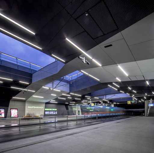 Vorschau Bild von Die Bahnsteige sind natürlich belichtet und belüftet, der Blick
nach außen bleibt frei.