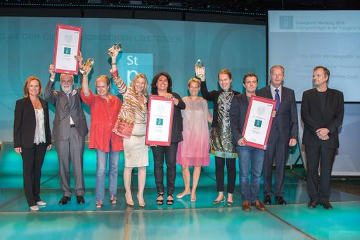 Staatspreis Werbung 2014, Preisträger Kampagne,
Mag. Sery-Froschauer (WKÖ) ,Vertreter von TBWA Wien, JERKFilms,
Verbund AG, BM Dr. Reinhold Mitterlehner, Paul Harather
(Jurypräsident)