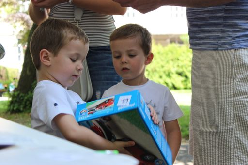 Vorschau Bild von Ratespiel mit Preisen von Playmobil und UHU am Erlebnistag "A Day
In Wonderland" der AMADEUS International School Vienna