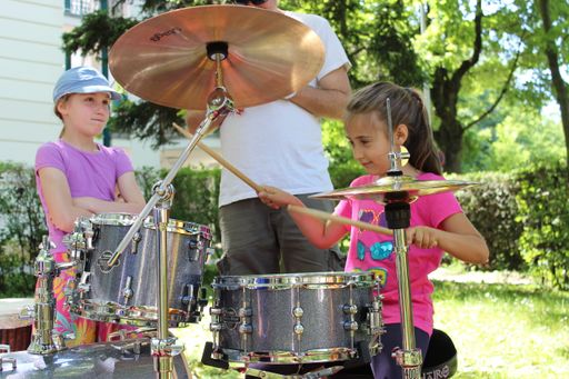 Vorschau Bild von Schlagzeug Workshop am Erlebnistag "A Day In Wonderland" der
AMADEUS International School Vienna