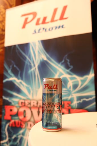 Vorschau Bild von Geballte Power aus der Dose - "Pullstrom" steigt
mit dem Bestpreis in den österreichischen Strommarkt ein. Die
E-Control begrüßt diese kundenfreundliche STW-Aktion!