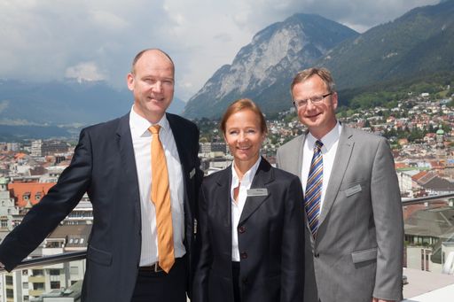 Im Bild v.l.n.r.: Dipl.-Ing. Dirk Strack, Mitglied
der Geschäftsleitung, Geschäftsführerin TAL-Gruppe Mag. Ulrike
Andres, DI Andreas Landsteiner, Prokurist TAL Österreich
