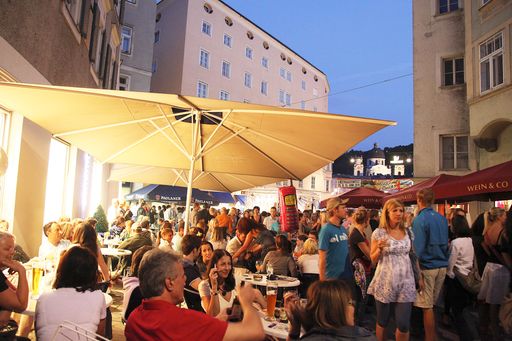 Vorschau Bild von Musikalische Highlights, Kinderprogramm und
tolle Angebote der UnternehmerInnen und GastronomInnen locken Ende
Juni wieder hunderte BesucherInnen in die Rechte Altstadt.