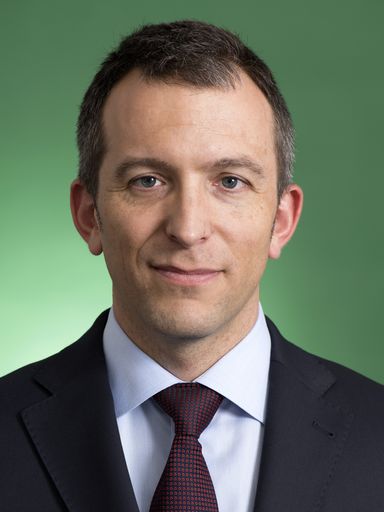 Bei Österreichs größter Anwaltssozietät Wolf Theiss
steht ein Generationenwechsel an: Partner Florian Haugeneder
übernimmt den Schiedsbereich, ein weiterer Ausbau der international
erfolgreichen Abteilung ist geplant.