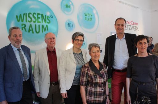 Eröffnung des Wissensraums im 10. Bezirk mit Josef
Kaindl, Josef Hochgerner, Barbara. Streicher, Margit Fischer
Stadtrat Mailath-Pokorny und Irmgard Hubauer (v.l.n.r.)
