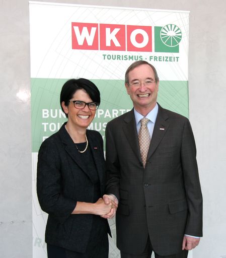 links Petra Nocker-Schwarzenbacher, rechts
WKÖ-Präsident Dr. Christoph Leitl