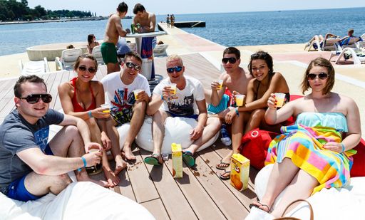Vorschau Bild von Sommer, Sonne, Strand und Meer, die entspannte
Atmosphäre in der Lounge.