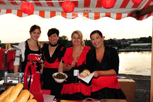 Glücklich ist, wer hier is(s)t beim
Schlemmerfest in Schärding