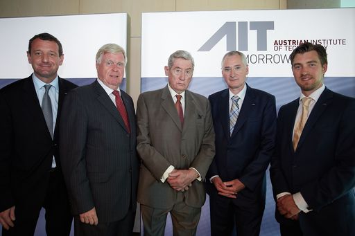  http://www.apa-fotoservice.at/galerie/5462 Im Bild
v.l.n.r.: Mag. Michael Hlava, Head of AIT Corporate and Marketing
Communications, Prof. Dr. Wolfgang Knoll, Managing Director AIT
Austrian Institute of Technology, Dr. Hannes Androsch, Präsident des
Aufsichtsrates des AIT Austrian Institute of Technology, DI Anton
Plimon, Managing Director AIT Austrian Institute of Technology und
Prok. Mag. Alexander Svejkovsky, Chief Financial Officer (CFO) AIT
Austrian Institute of Technology