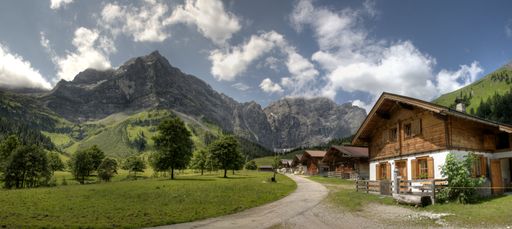  Die Engalm am Großen Ahornboden im Alpenpark
Karwendel