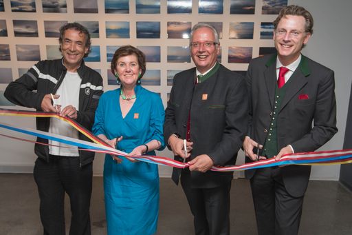 Vorschau Bild von Im Bild v.l.n.r.: Eröffnung der Ausstellung
"Alpenliebe" auf der Kaiser-Franz-Josef-Höhe an der Großglockner
Hochalpenstraße - Hubert von Goisern, Festspielpräsidentin Helga
Rabl-Stadler, Kärntens Landtagspräsident Reinhart Rohr und GROHAG GD
Johannes Hörl