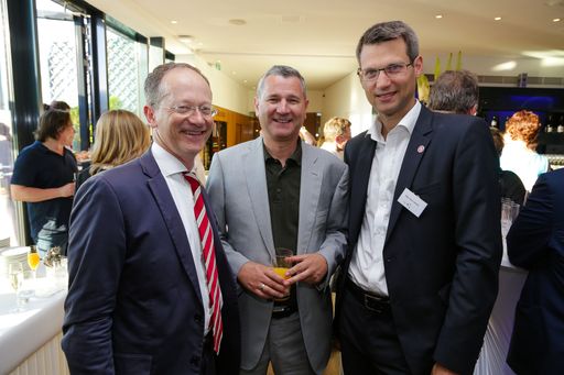 Vorschau Bild von Mag. Hermann Fried, Landesdirektor Wiener Städtische
Versicherung, Georg Niedermühlbichler, Präsident der
Mietervereinigung und Mag. Oliver Löhlein, Geschäftsführer
Arbeiter-Samariter-Bund beim Kick-Off der Social City Wien am
10.Juni.