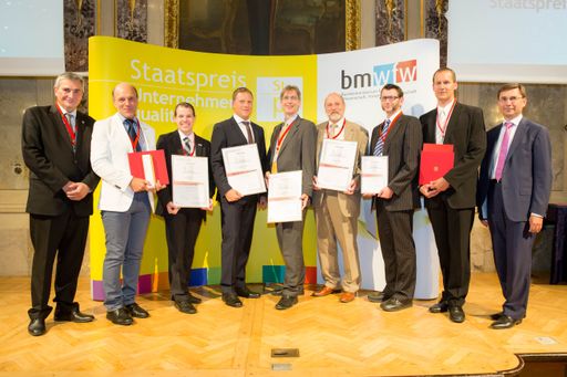 Vorschau Bild von Staatspreisträger und Kategoriesieger, v.l.n.r.:
Konrad Scheiber, CEO Quality Austria; Gerd Hartinger, GF GGZ; Martin
Orehovec, Qualitäts- und Projektmanagement GGZ; Martin Lackner, GF
10hoch4 Photovoltaik GmbH; Hannes Mikosch, General Manager der
Businessunit H, MAGNA STEYR Fahrzeugtechnik AG & Co KG Contract
Manufacturing MINI Countryman und MINI Paceman;Johannes
Gschwandtner, GF technosert electronic GmbH; Jürgen Freynhofer,
Quality Management technosert electronic GmbH; Martin Egginger,
Business Development Officer technosert electronic GmbH; MR Martin
Janda, Wirtschaftsministerium.