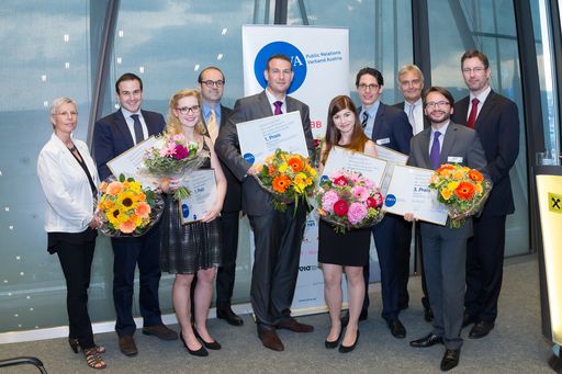 PreisträgerInnen PRVA-Wissenschaftspreis 2014 inkl.
ÜberreicherInnen. Im Bild v.l.n.r.: Ingrid Vogl (PRVA-Präsidentin),
Eduard Posch (1.Preis / Diplomarbeit FH), Julia Kuntz (1.Preis /
Masterthesen UniLG), Johannes Schuster (Mitglied des Vorstandes der
RZB), Michael Baumgärtner (1.Preis / Magisterarbeit Uni),
Marie-Theres Chaloupek (2.Preis / Magisterarbeit Uni), Thomas
Marecek (2. Preis / Masterthesen UniLG), Wolfgang Hötschl
(Vorsitzender des Wissenschaftlichen Senats des PRVA, CEO Kelly's),
Dirk Schart (3. Preis / Masterthesen UniLG), Elmar Pichl (Leiter der
Hochschulsektion im BMWFW).