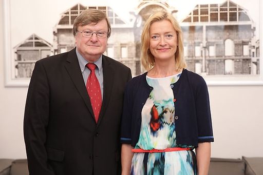 http://www.apa-fotoservice.at/galerie/5421 Im Bild
v.l.n.r.: Karl-Josef Kuschel (Akademischer Direktor für Theologie
der Kultur und des interreligiösen Dialogs der Universität
Tübingen), Johanna Rachinger (Generaldirektorin der Österreichischen
Nationalbibliothek)