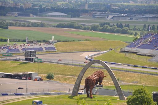  Stressfreie Anreise per Bus, Bahn mit
Fanreisen24