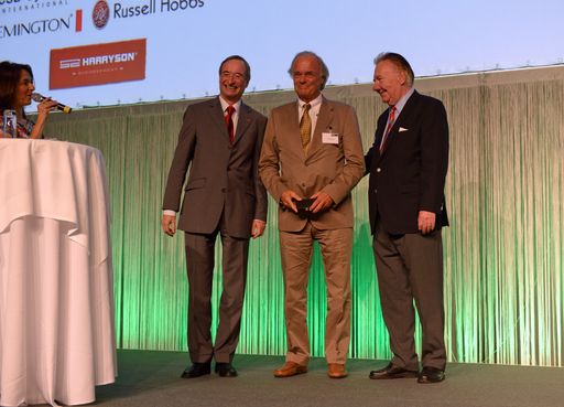 Vorschau Bild von Im Bild v.l.n.r.: Moderatorin Mag. Petra Rudolf,
Dr. Christoph Leitl, KR Leopold Wedl und Dir. Manfred Schuhmayer