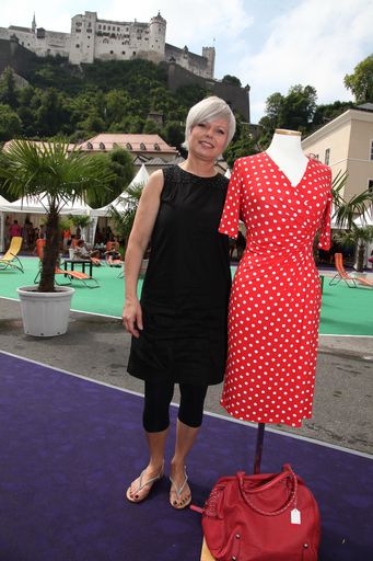Vorschau Bild von Am 7. Sunny Summer Sale wird der Kapitelplatz in
ein Shoppingerlebnis unter frei-em Himmel verwandelt. Wieder mit
dabei: Brigitte Hirschegger von Via Venty.